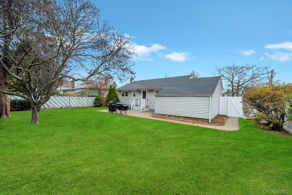 Single Family Oak Nassau County, NY 11735, MLS-938924-23