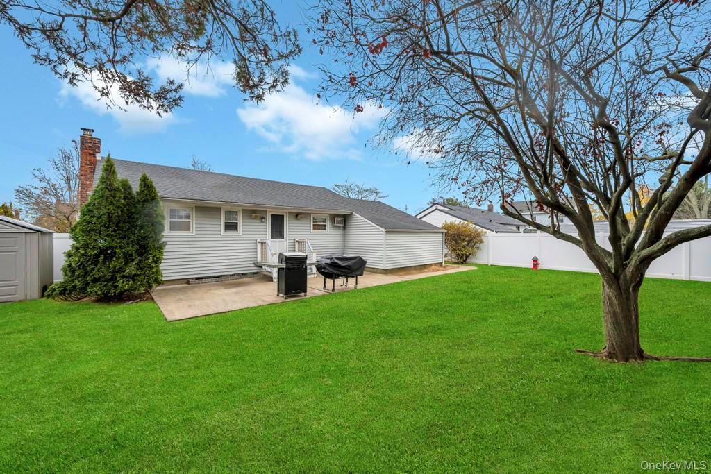 Single Family Oak Nassau County, NY 11735, MLS-938924-25