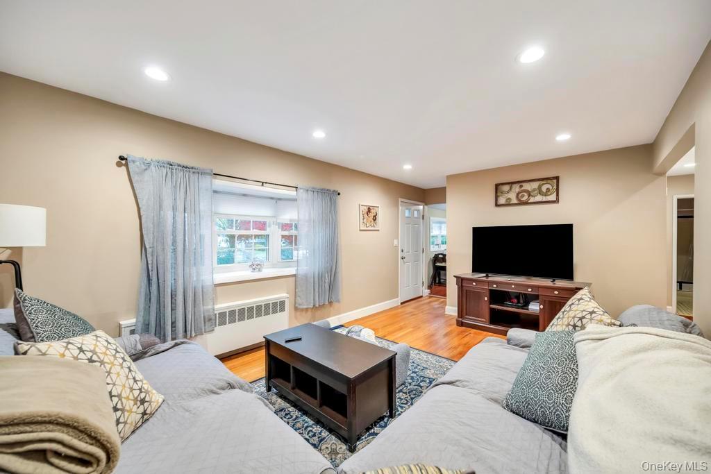 Single Family Oak Nassau County, NY 11735, MLS-938924-4