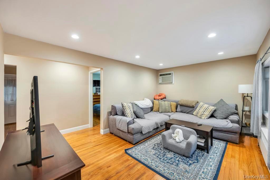 Single Family Oak Nassau County, NY 11735, MLS-938924-7