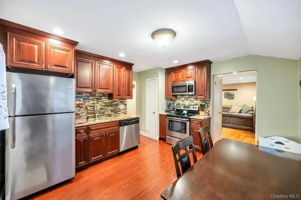 Single Family Oak Nassau County, NY 11735, MLS-938924-9