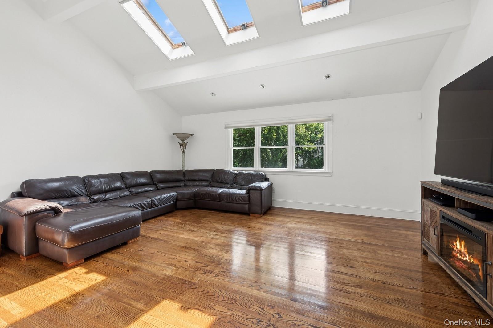 Single Family Little Neck Queens, NY 11360, MLS-938928-11