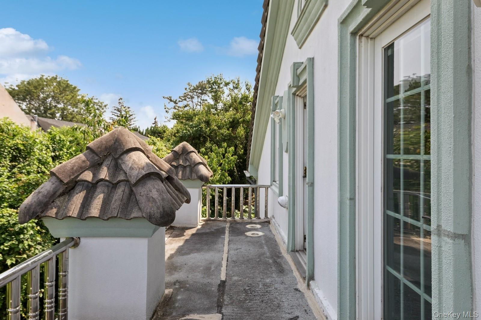 Single Family Little Neck Queens, NY 11360, MLS-938928-21