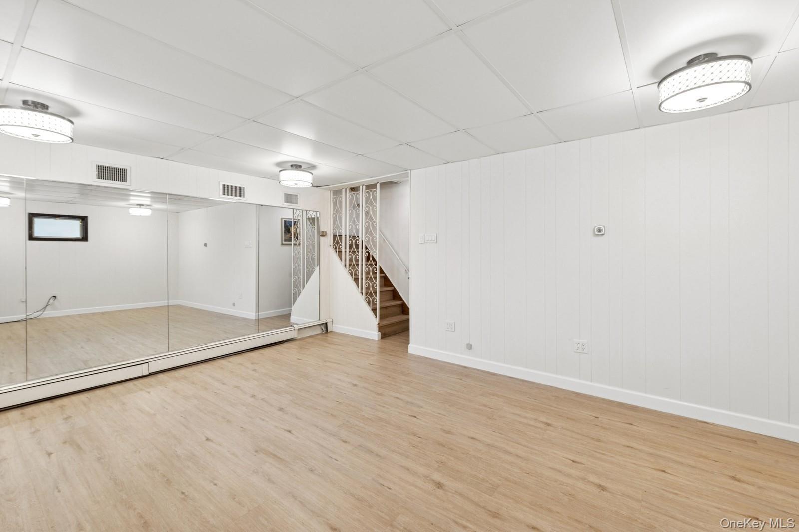 Single Family Little Neck Queens, NY 11360, MLS-938928-22