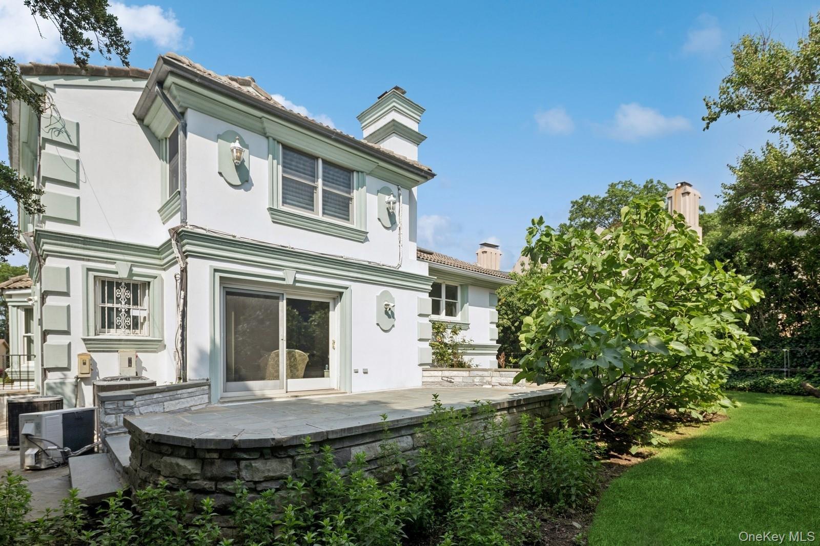 Single Family Little Neck Queens, NY 11360, MLS-938928-24