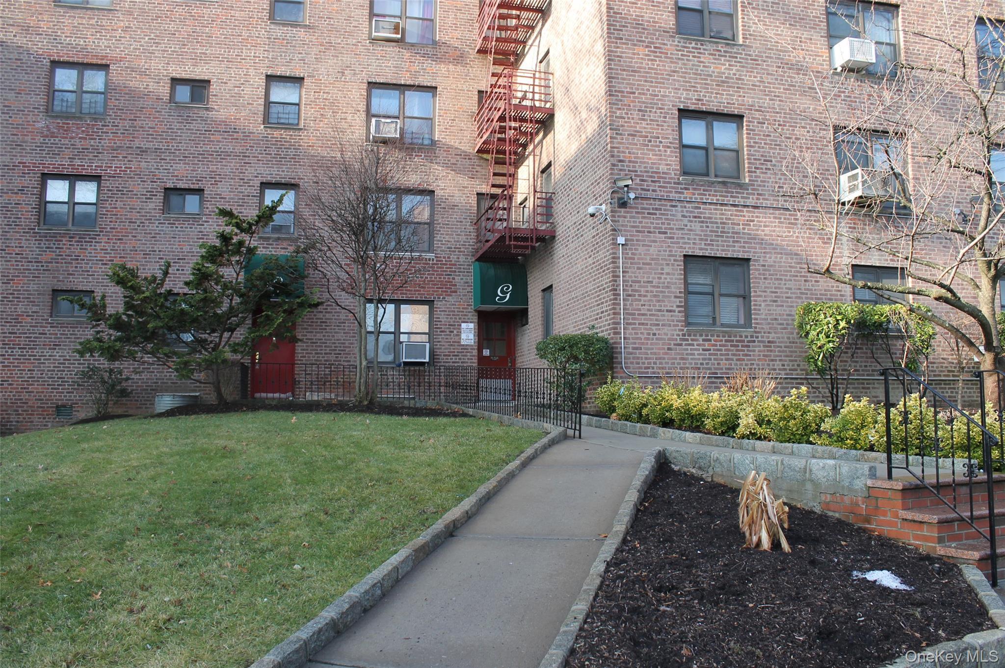 Coop 204  Queens, NY 11423, MLS-938929-3