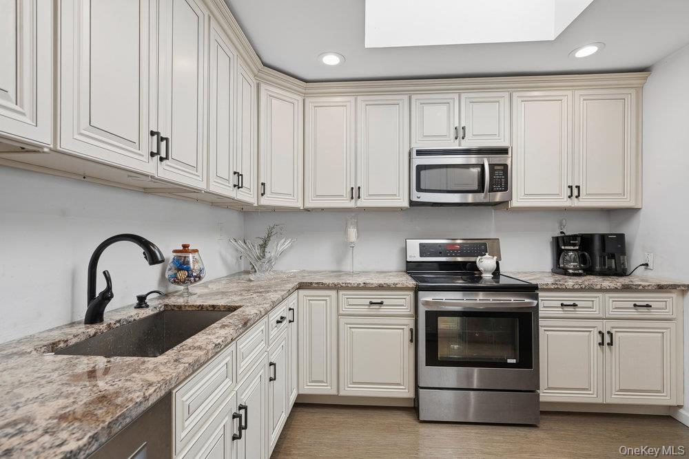 Single Family Lynch  Suffolk County, NY 11746, MLS-938958-15