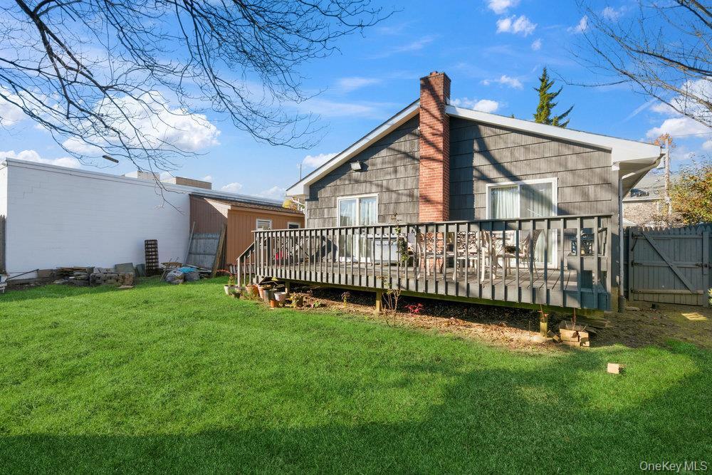 Single Family Lynch  Suffolk County, NY 11746, MLS-938958-25