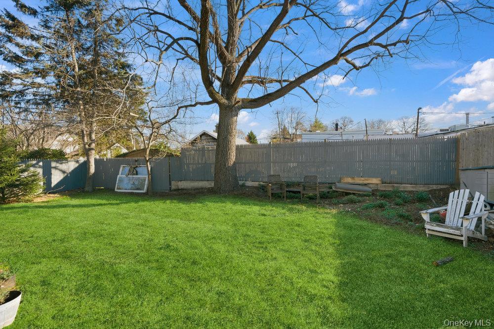 Single Family Lynch  Suffolk County, NY 11746, MLS-938958-28