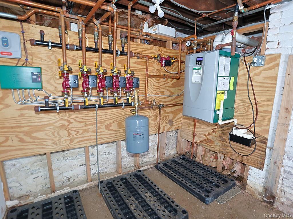 Single Family Hooker  Dutchess County, NY 12601, MLS-939071-36