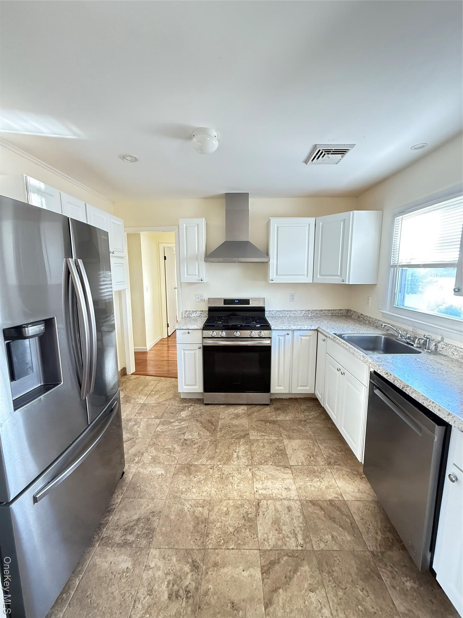 Single Family W Lake Suffolk County, NY 11772, MLS-939080-15