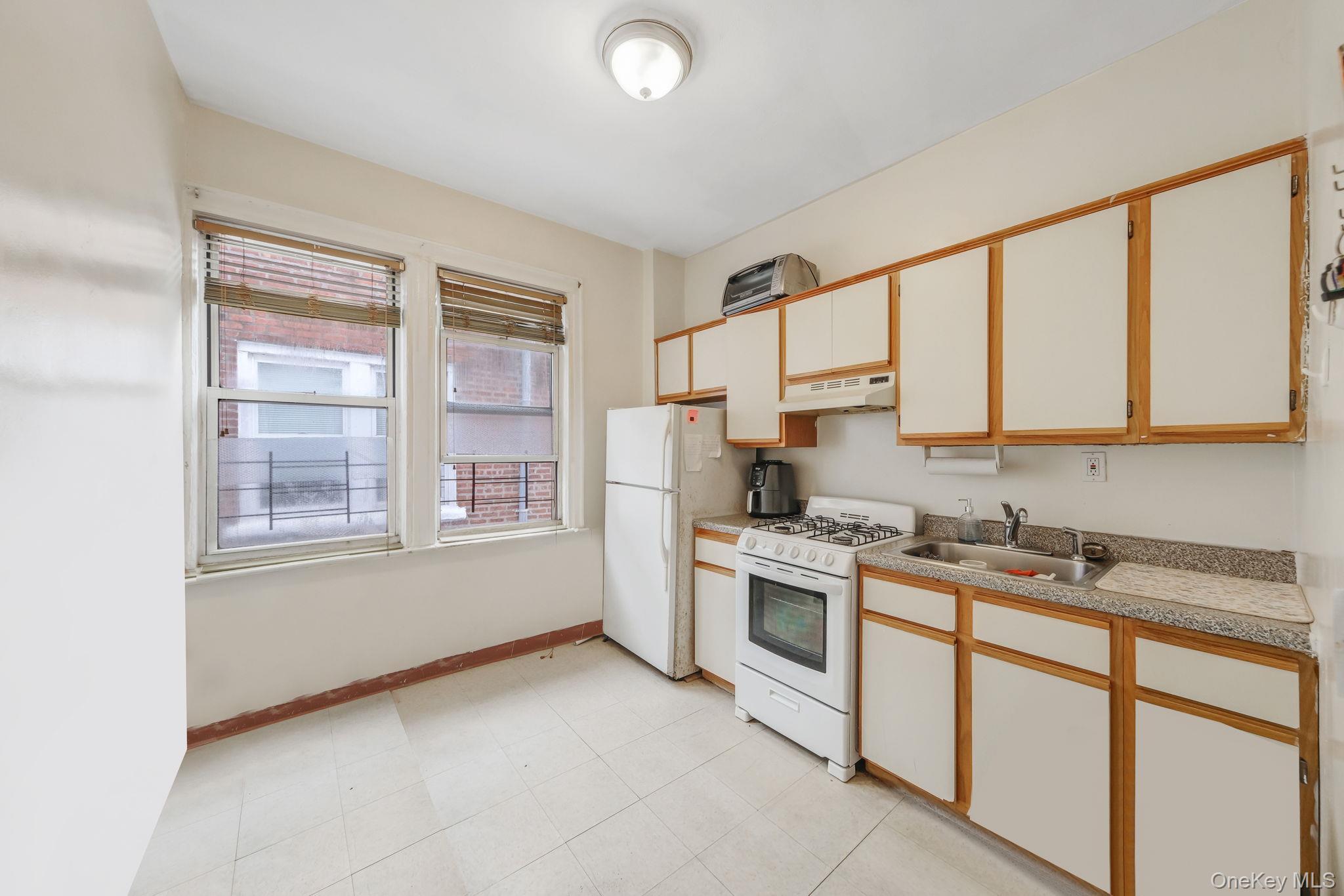 Single Family 94th  Queens, NY 11416, MLS-939123-26