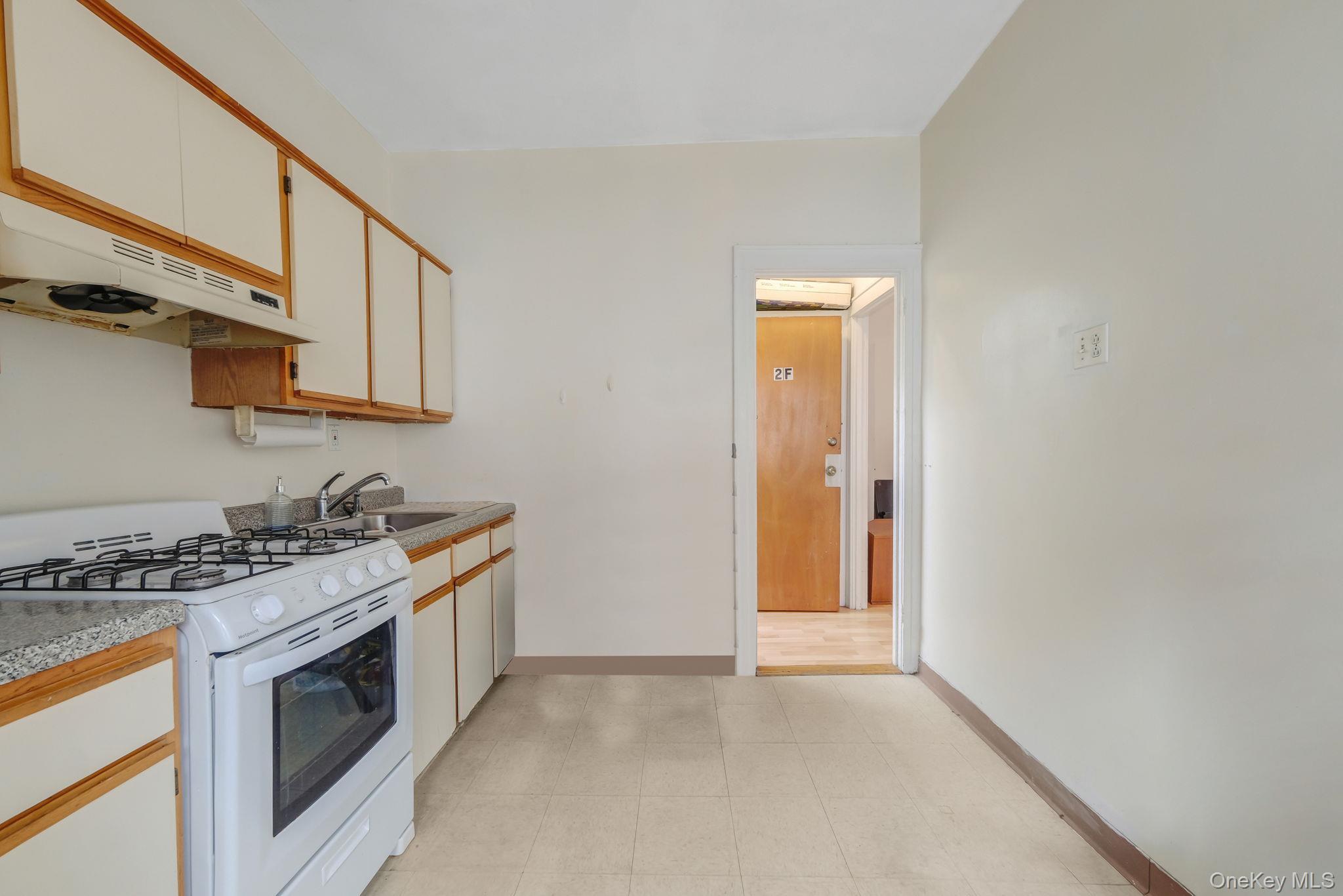 Single Family 94th  Queens, NY 11416, MLS-939123-27