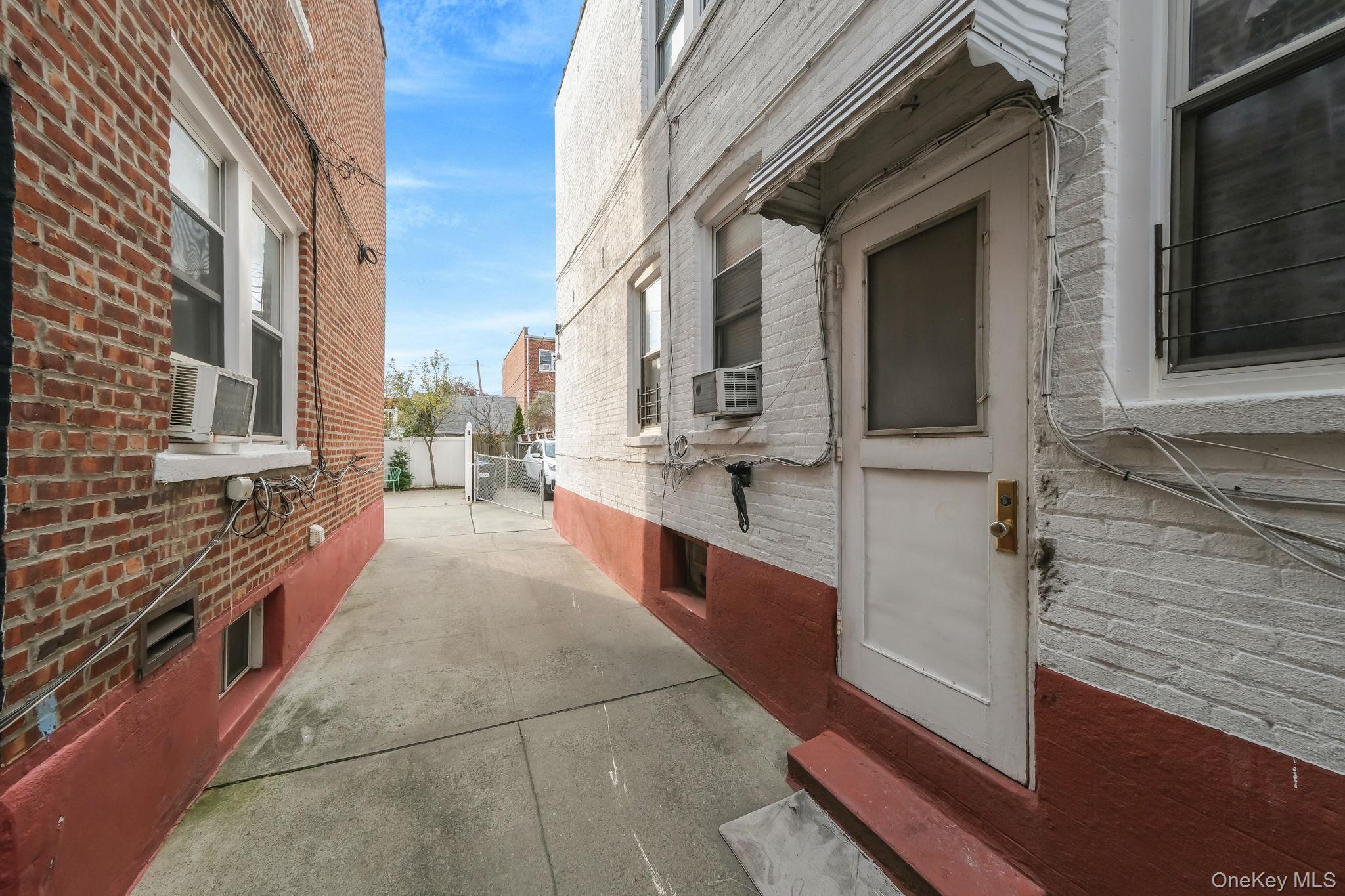 Single Family 94th  Queens, NY 11416, MLS-939123-33