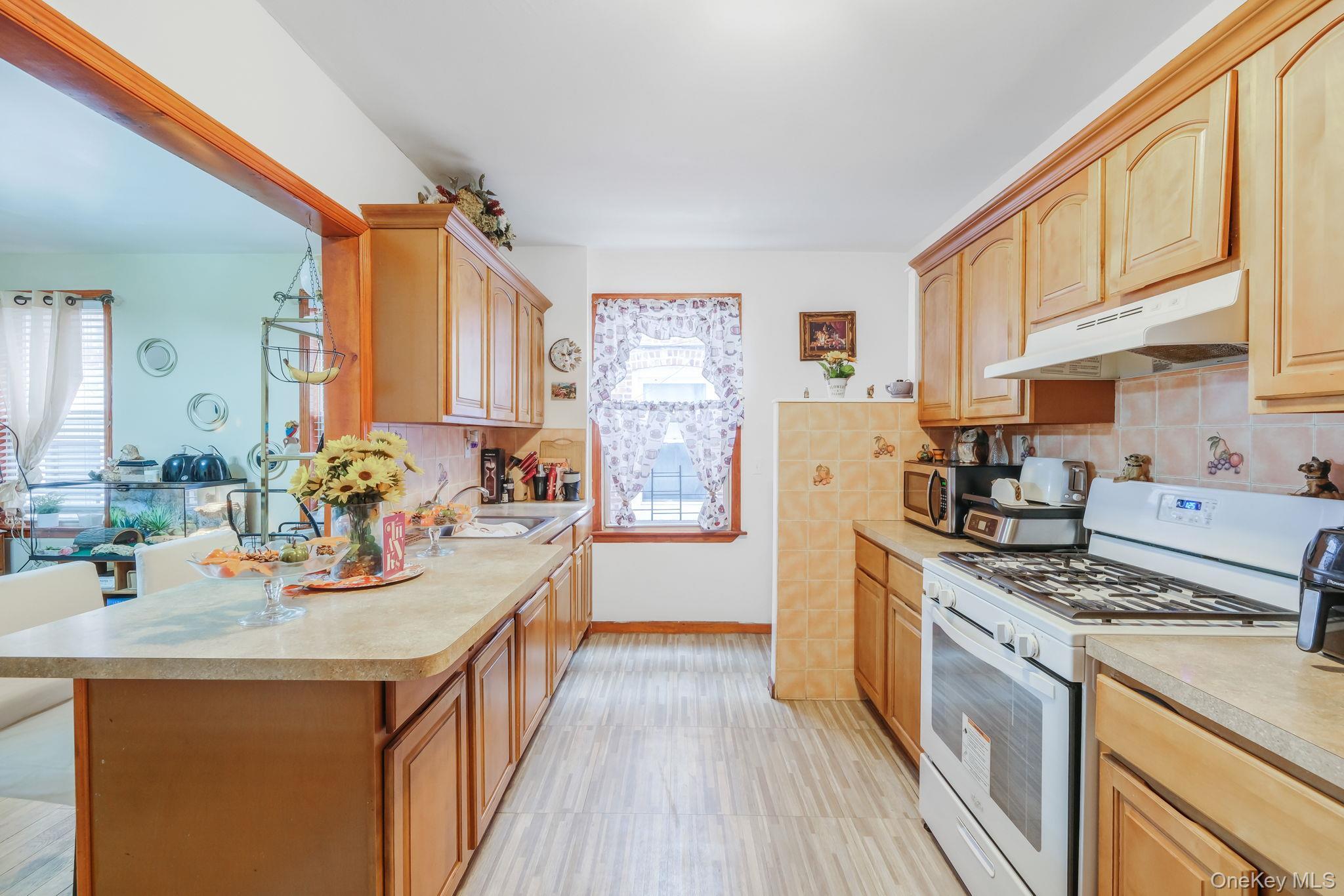 Single Family 94th  Queens, NY 11416, MLS-939123-6