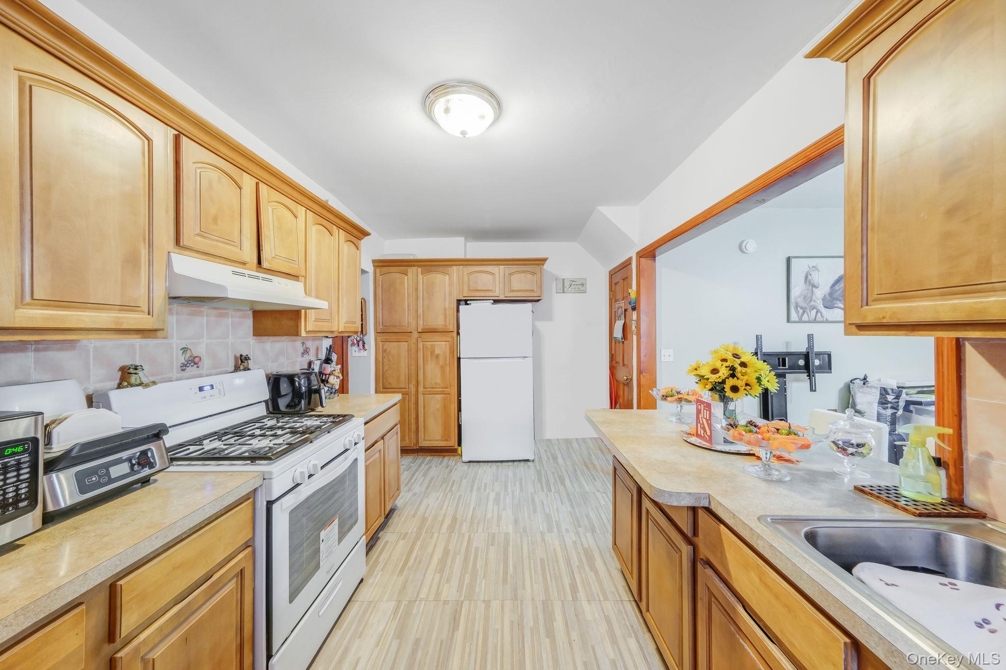 Single Family 94th  Queens, NY 11416, MLS-939123-7