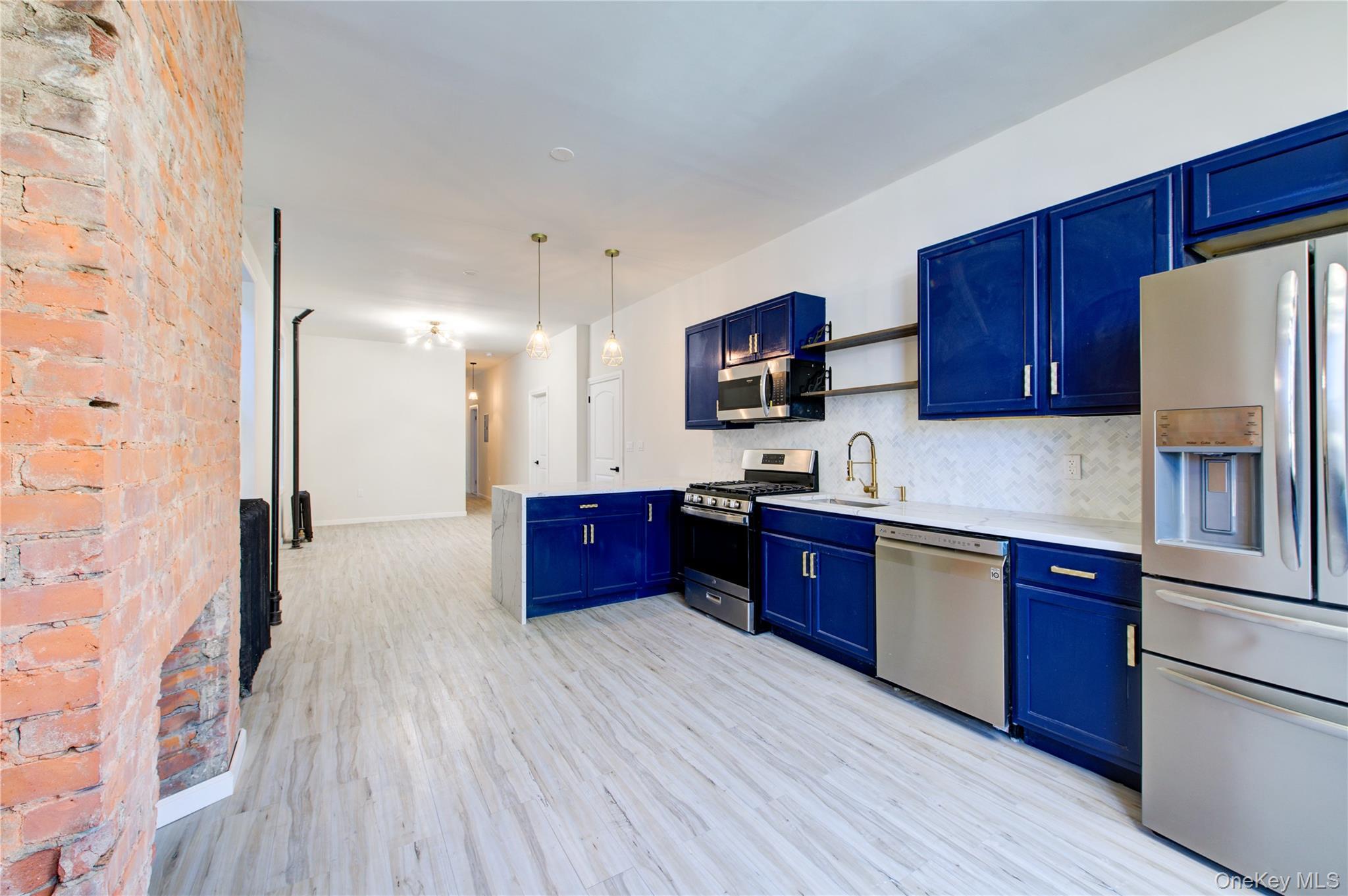 Single Family 198th Bronx, NY 10458, MLS-939144-20