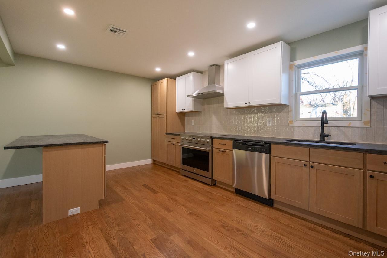 Single Family Howard Suffolk County, NY 11727, MLS-939156-5