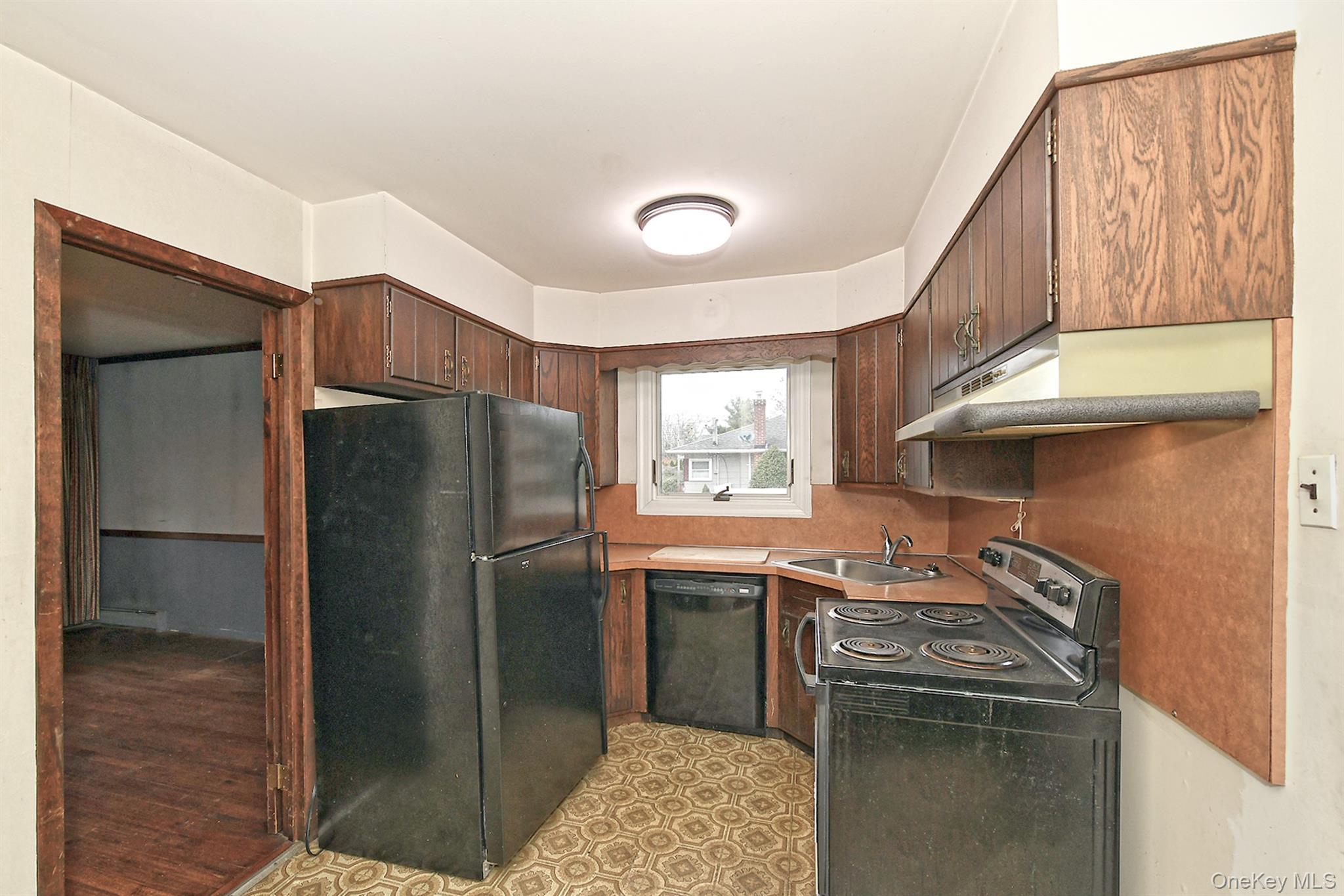 Single Family Duquesne Suffolk County, NY 11740, MLS-939171-15