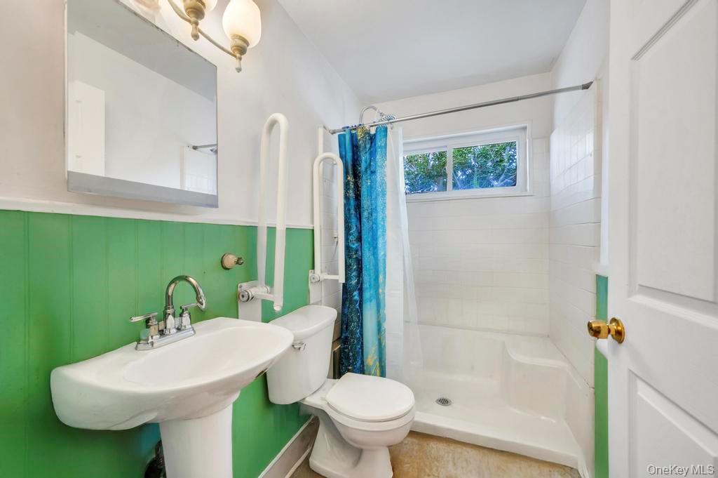 Single Family Urn Suffolk County, NY 11717, MLS-939257-10