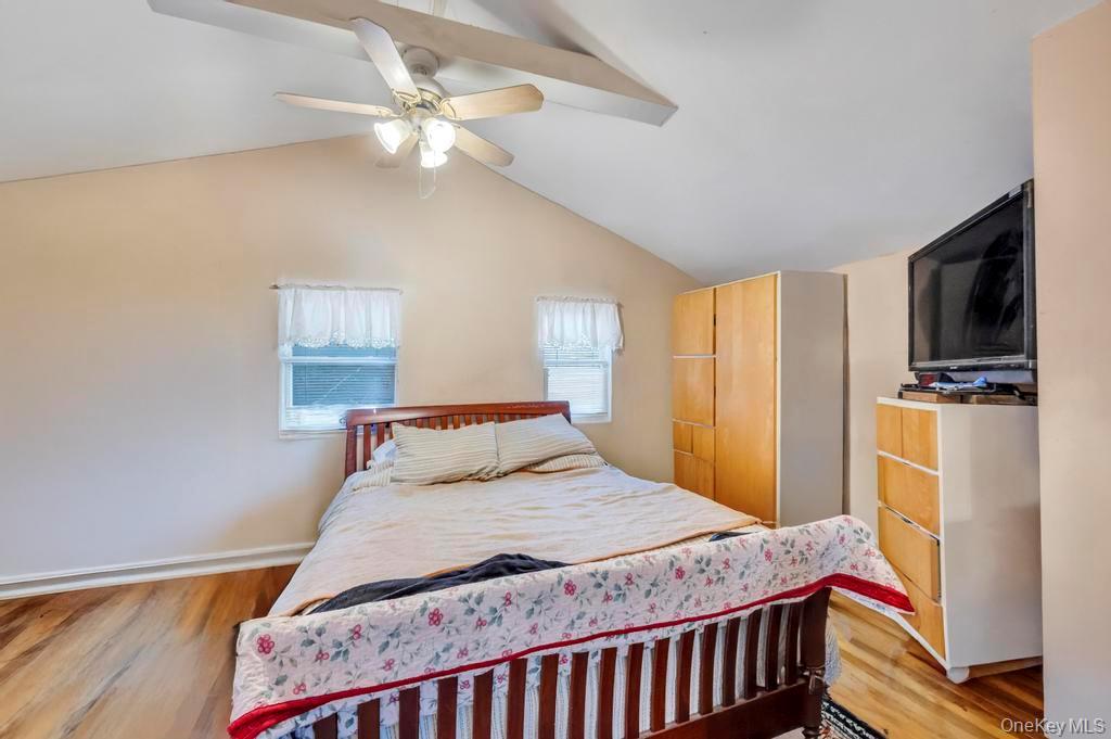 Single Family Urn Suffolk County, NY 11717, MLS-939257-11