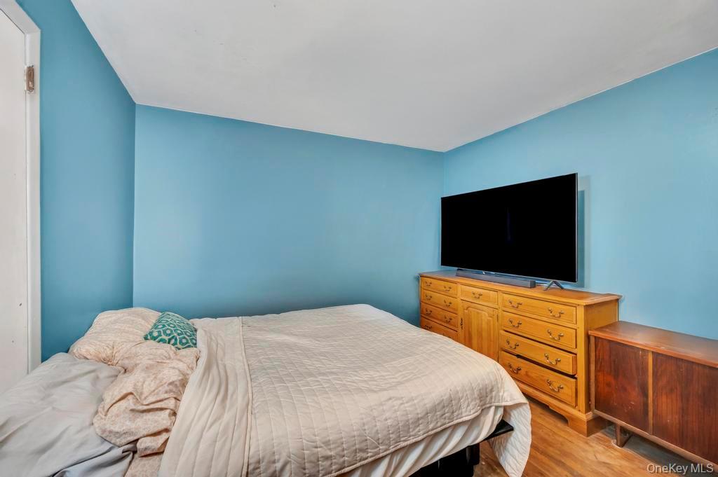 Single Family Urn Suffolk County, NY 11717, MLS-939257-12