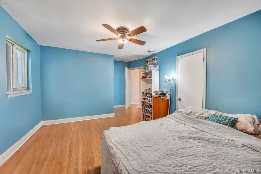 Single Family Urn Suffolk County, NY 11717, MLS-939257-13