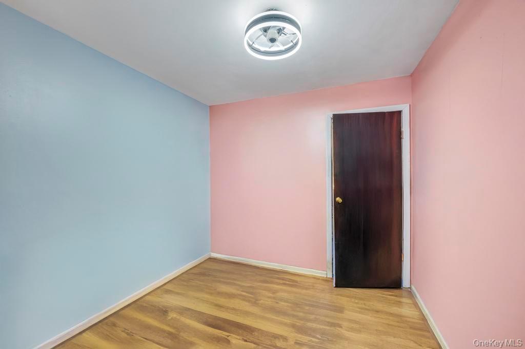 Single Family Urn Suffolk County, NY 11717, MLS-939257-14