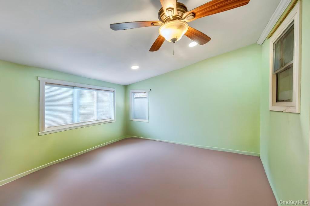 Single Family Urn Suffolk County, NY 11717, MLS-939257-15