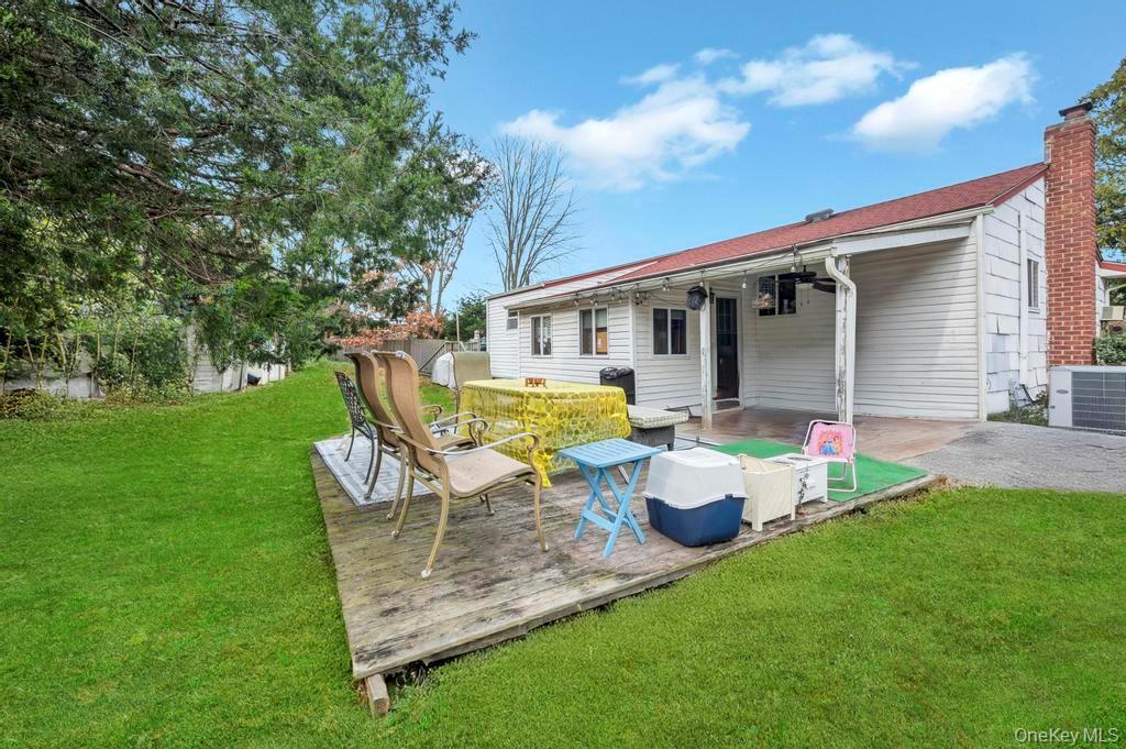 Single Family Urn Suffolk County, NY 11717, MLS-939257-21