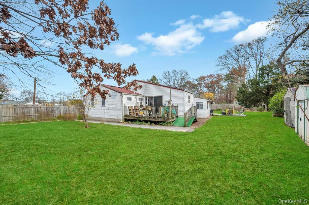 Single Family Urn Suffolk County, NY 11717, MLS-939257-3