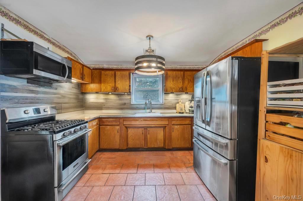 Single Family Urn Suffolk County, NY 11717, MLS-939257-6