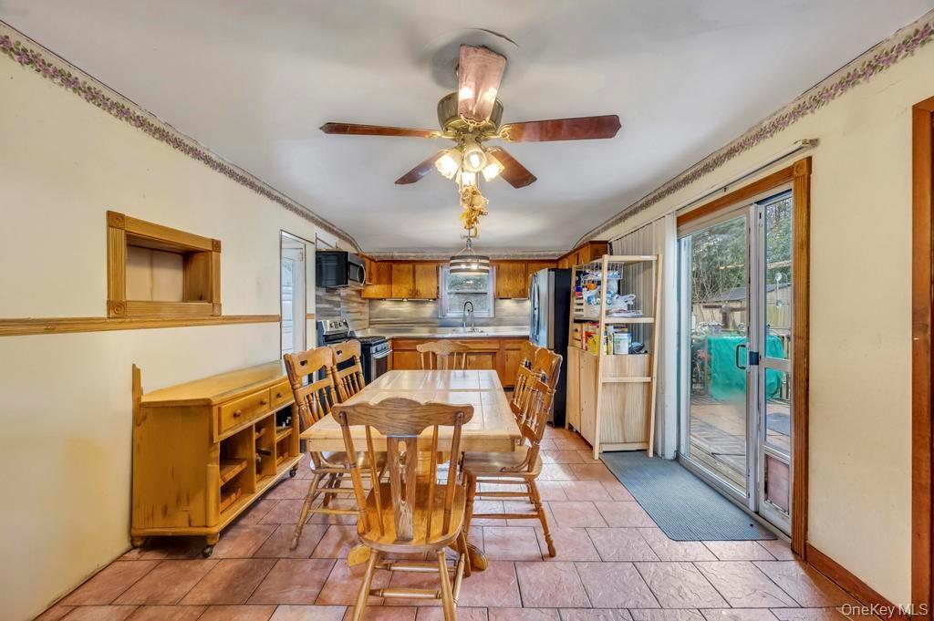 Single Family Urn Suffolk County, NY 11717, MLS-939257-7