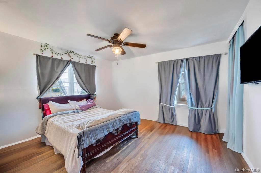 Single Family Urn Suffolk County, NY 11717, MLS-939257-9