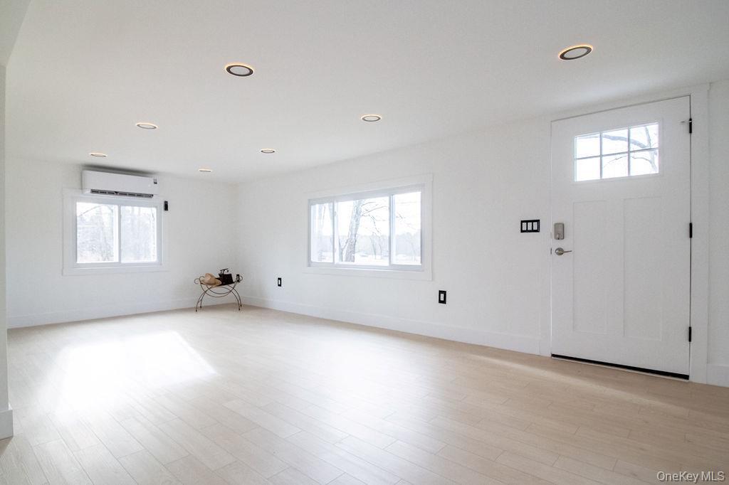 Single Family Ulster Heights  Ulster County, NY 12428, MLS-939272-16