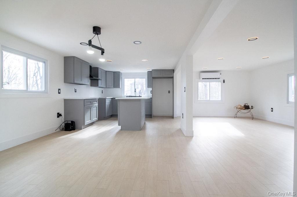 Single Family Ulster Heights  Ulster County, NY 12428, MLS-939272-21