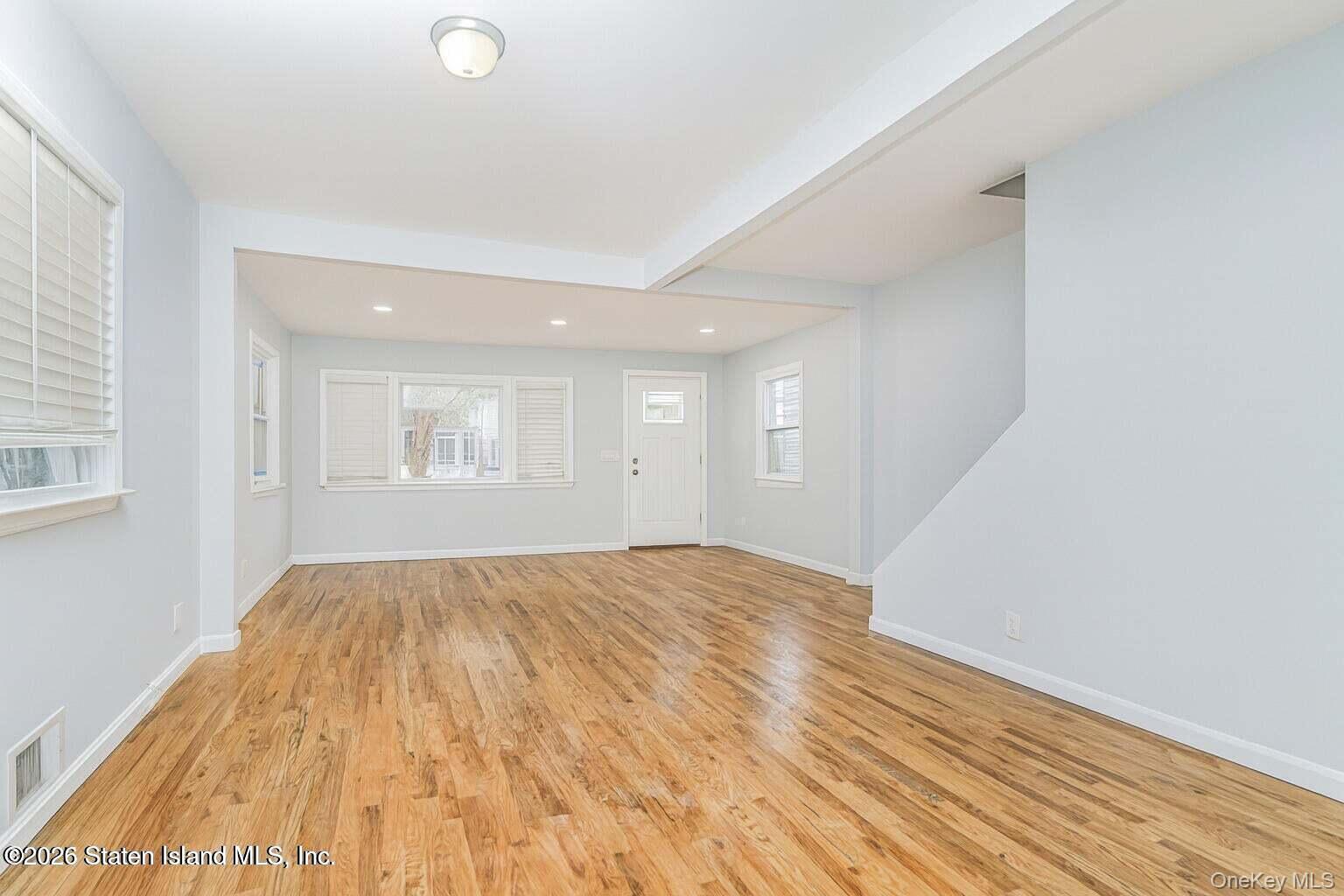 Single Family Laforge Ave Staten Island, NY 10302, MLS-939300-16