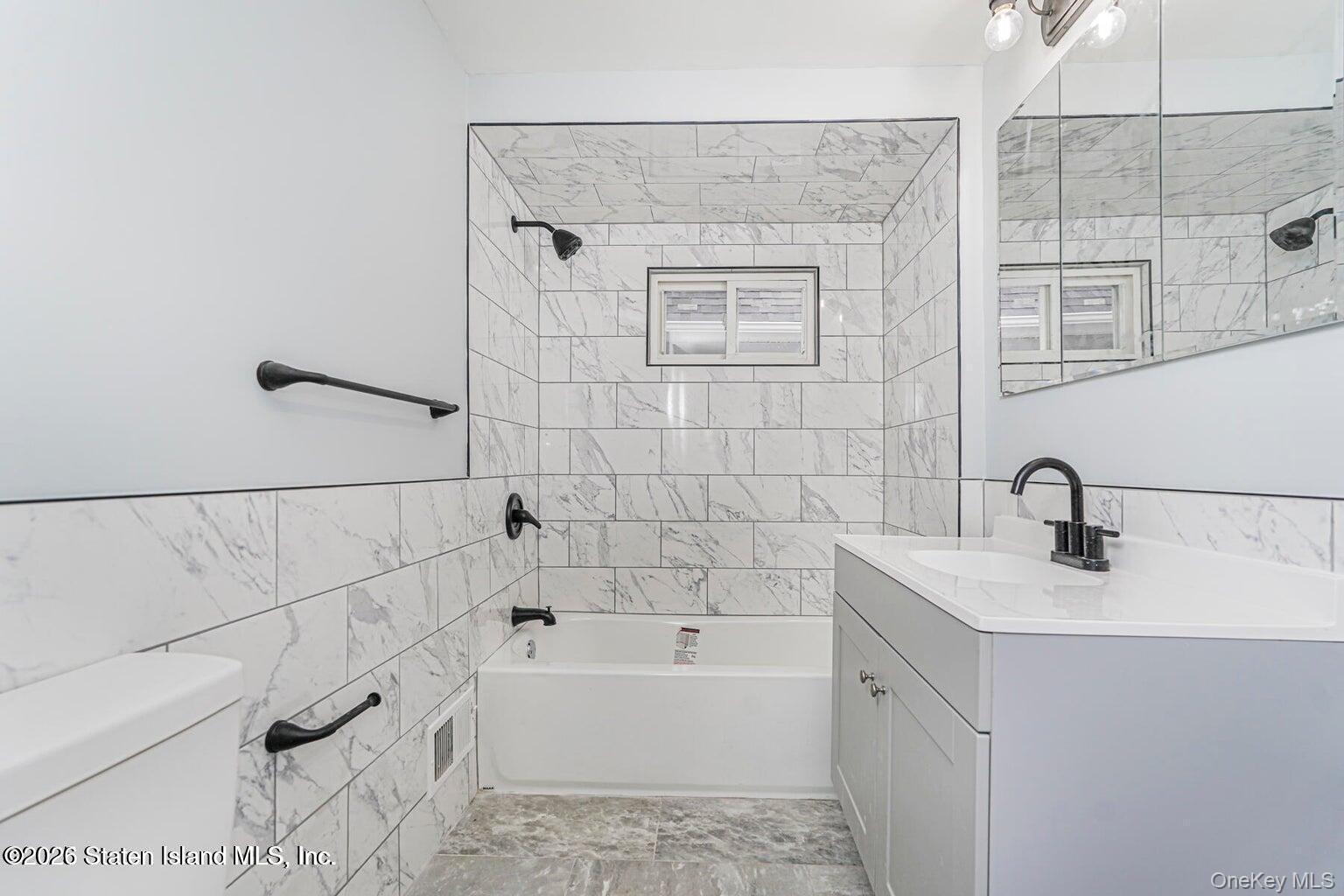Single Family Laforge Ave Staten Island, NY 10302, MLS-939300-24