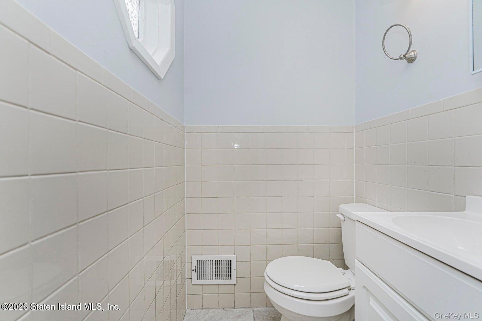 Single Family Laforge Ave Staten Island, NY 10302, MLS-939300-25