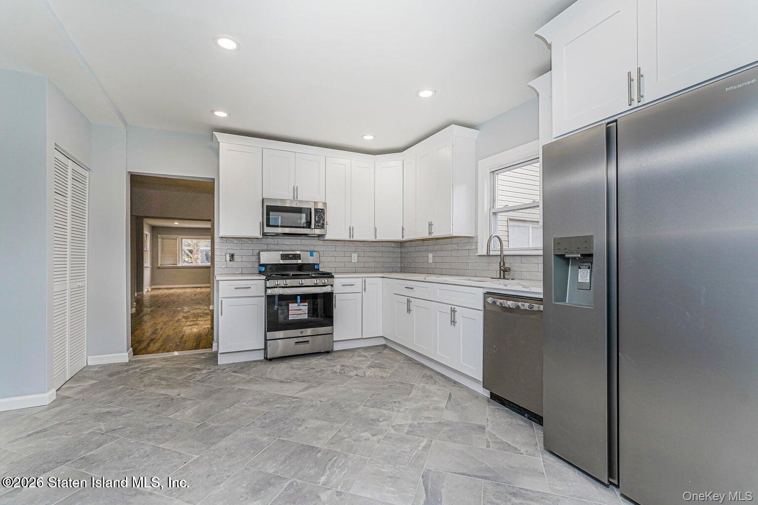 Single Family Laforge Ave Staten Island, NY 10302, MLS-939300-8