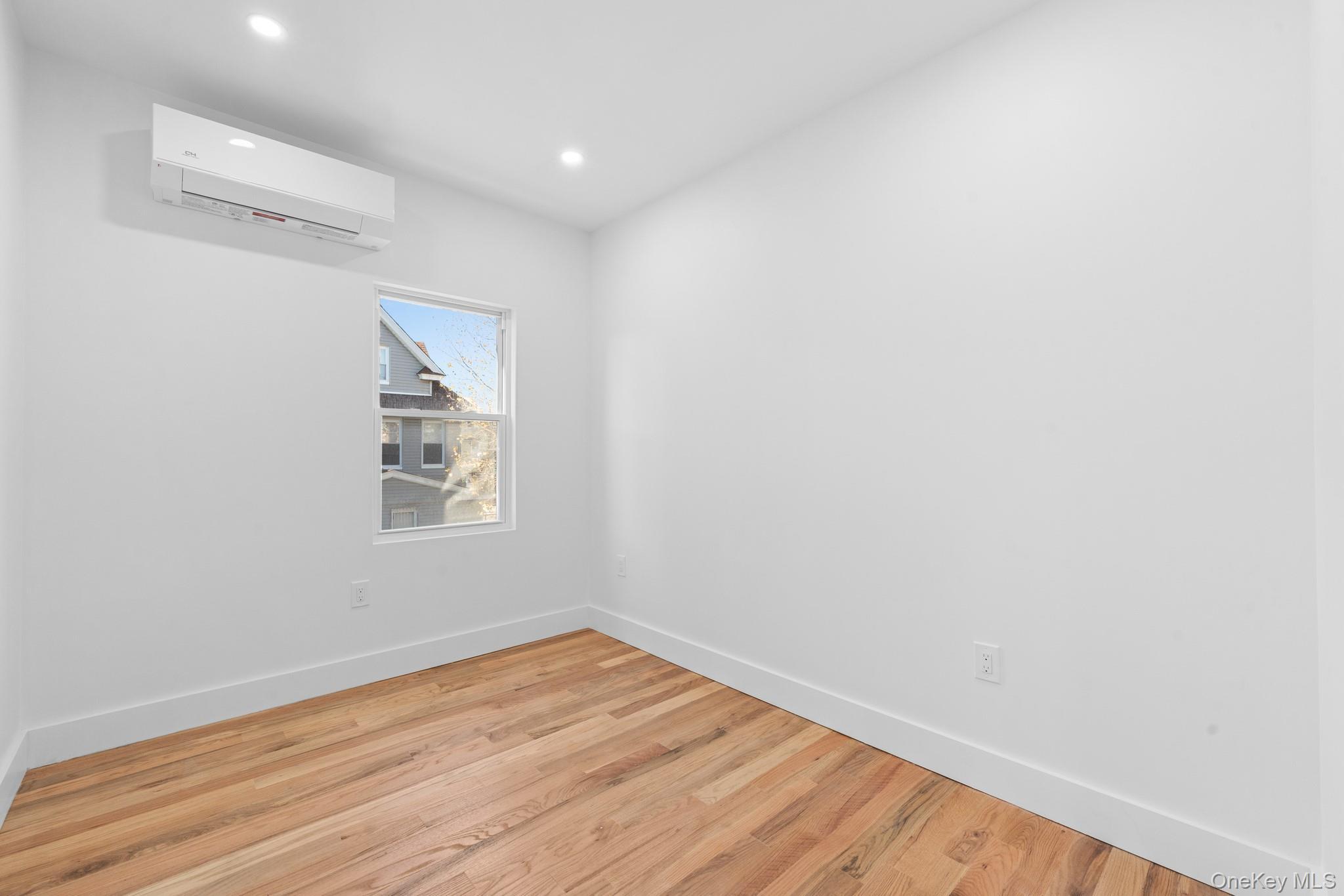 Single Family 85th Queens, NY 11421, MLS-939339-12