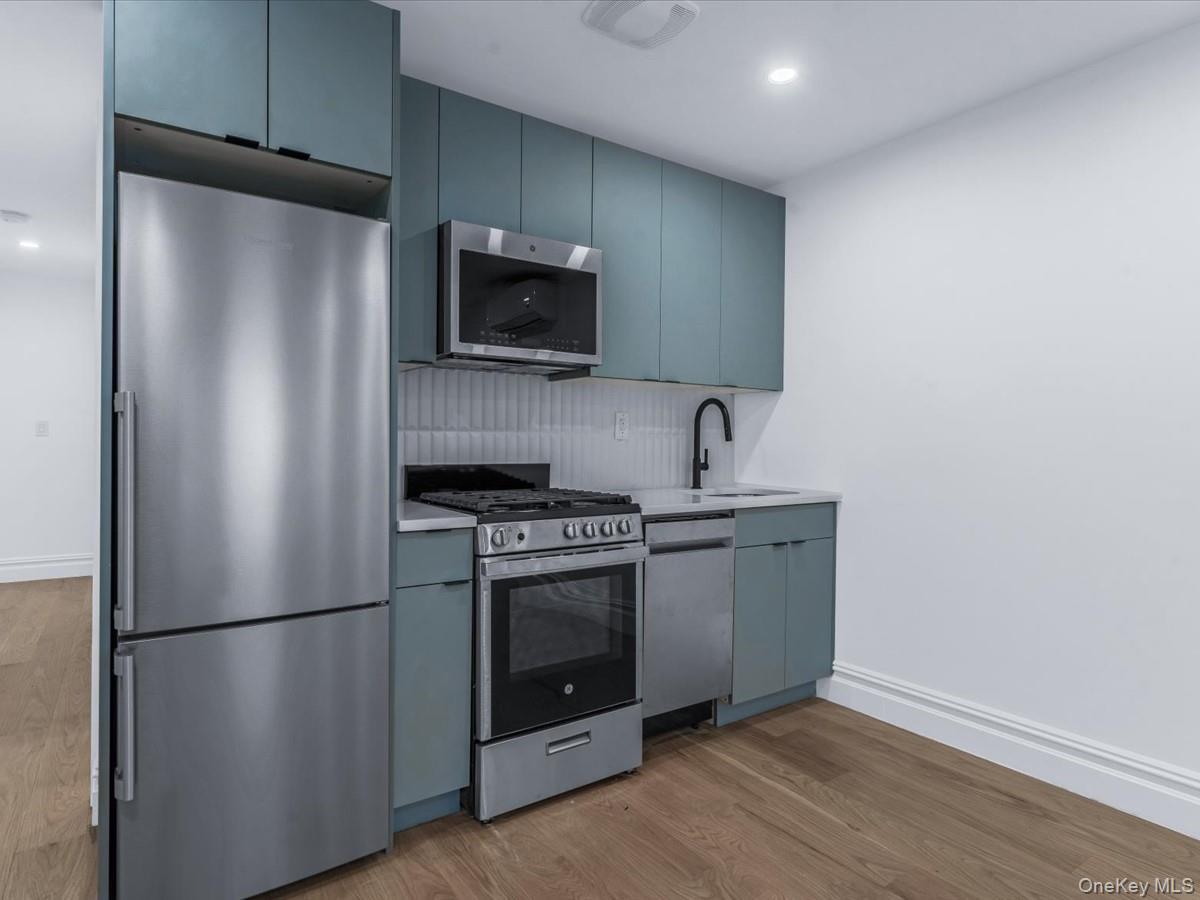 Single Family Hancock Street  Brooklyn, NY 11233, MLS-939363-24