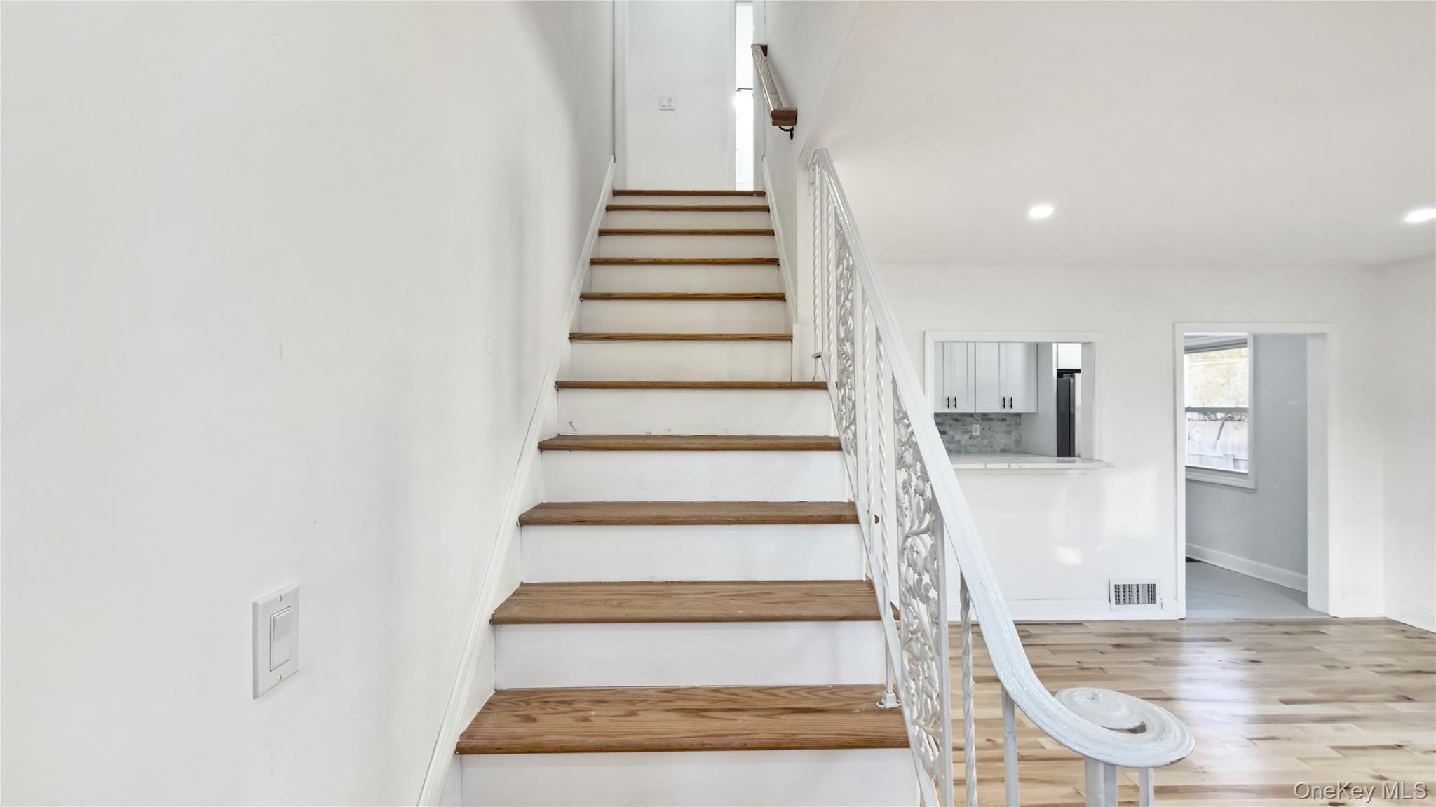 Single Family Circle  Nassau County, NY 11550, MLS-939378-25