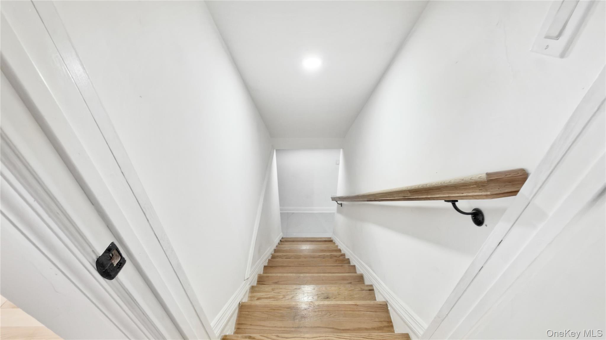 Single Family Circle  Nassau County, NY 11550, MLS-939378-31