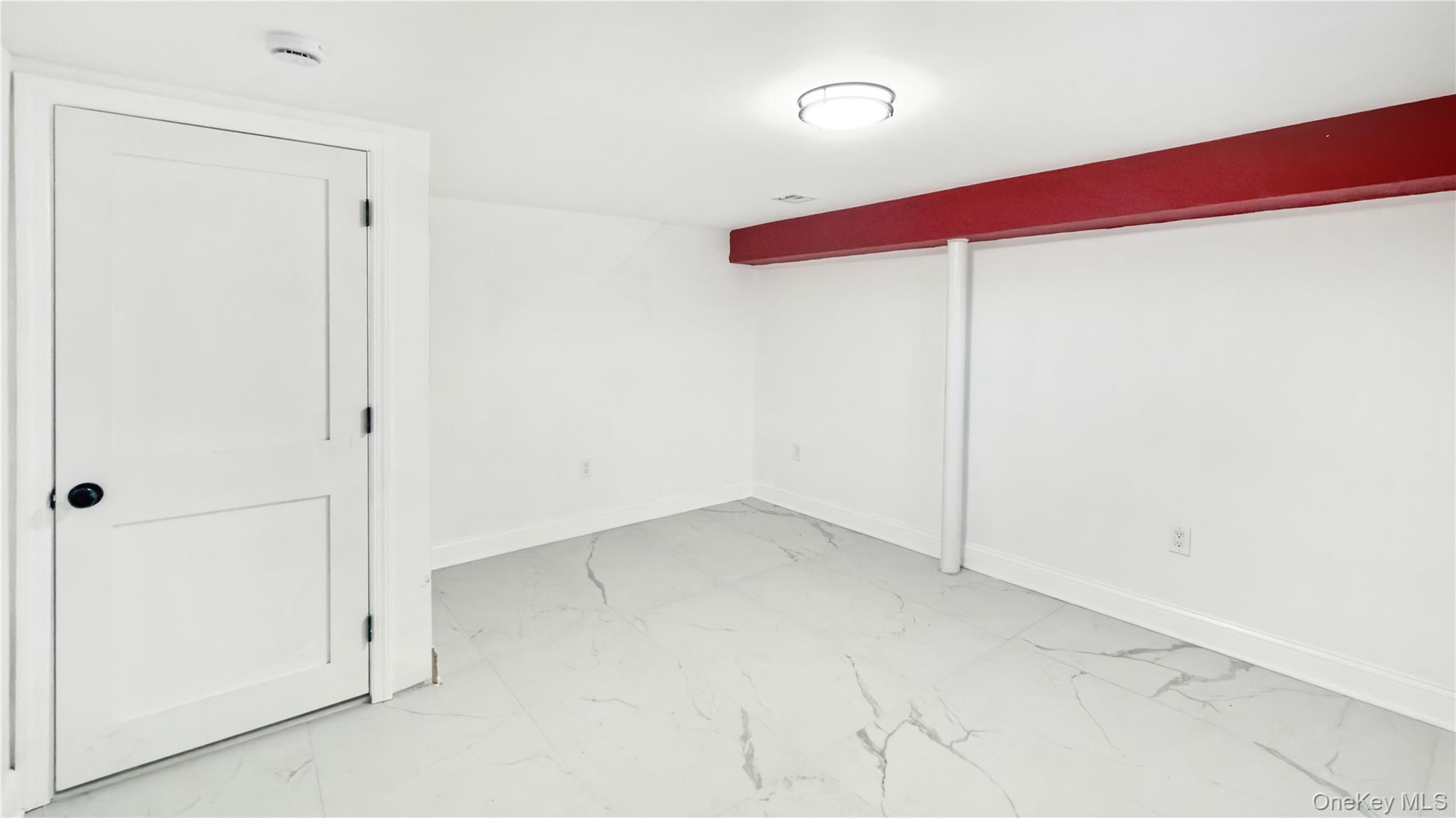 Single Family Circle  Nassau County, NY 11550, MLS-939378-34