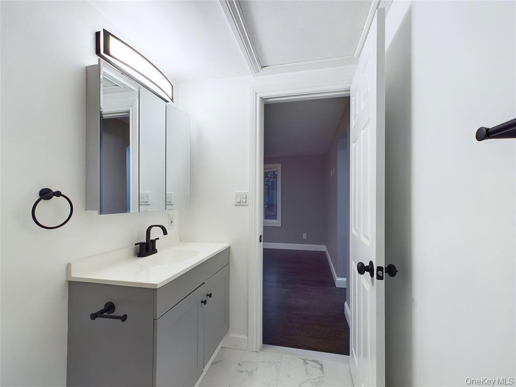 Single Family Clinton Suffolk County, NY 11772, MLS-939382-16