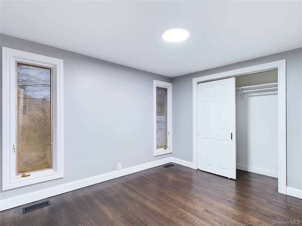 Single Family Clinton Suffolk County, NY 11772, MLS-939382-21