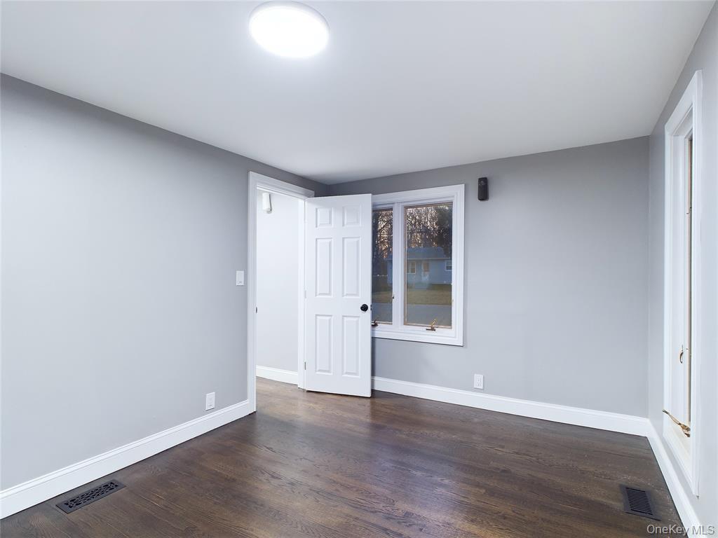 Single Family Clinton Suffolk County, NY 11772, MLS-939382-22