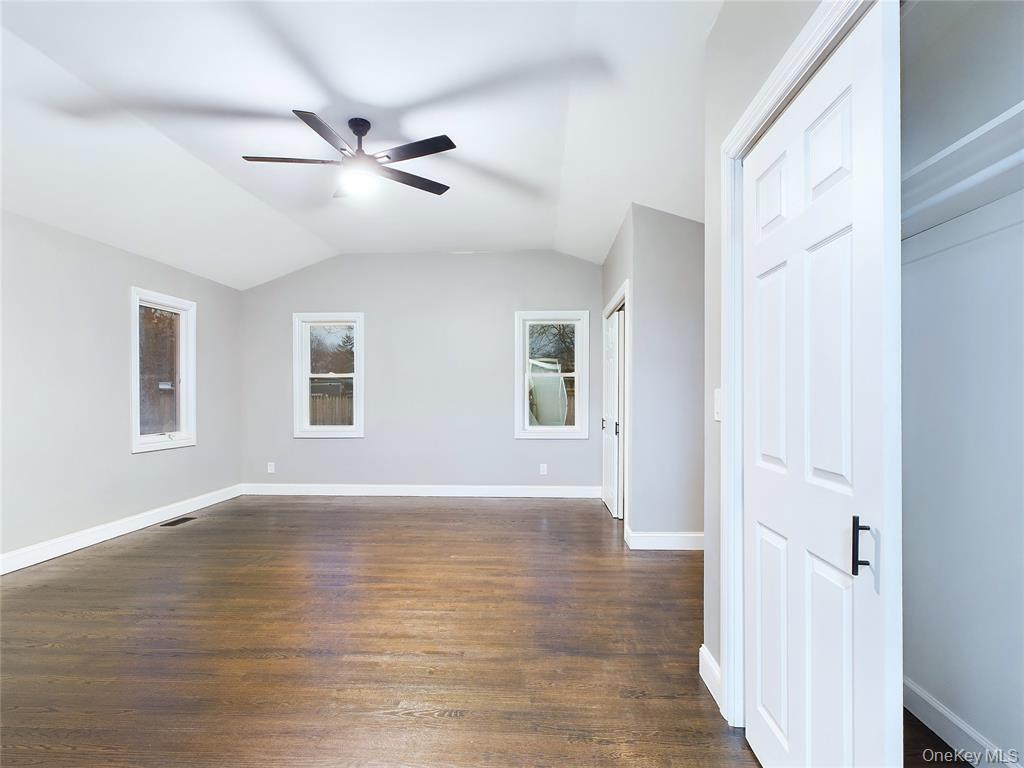 Single Family Clinton Suffolk County, NY 11772, MLS-939382-25