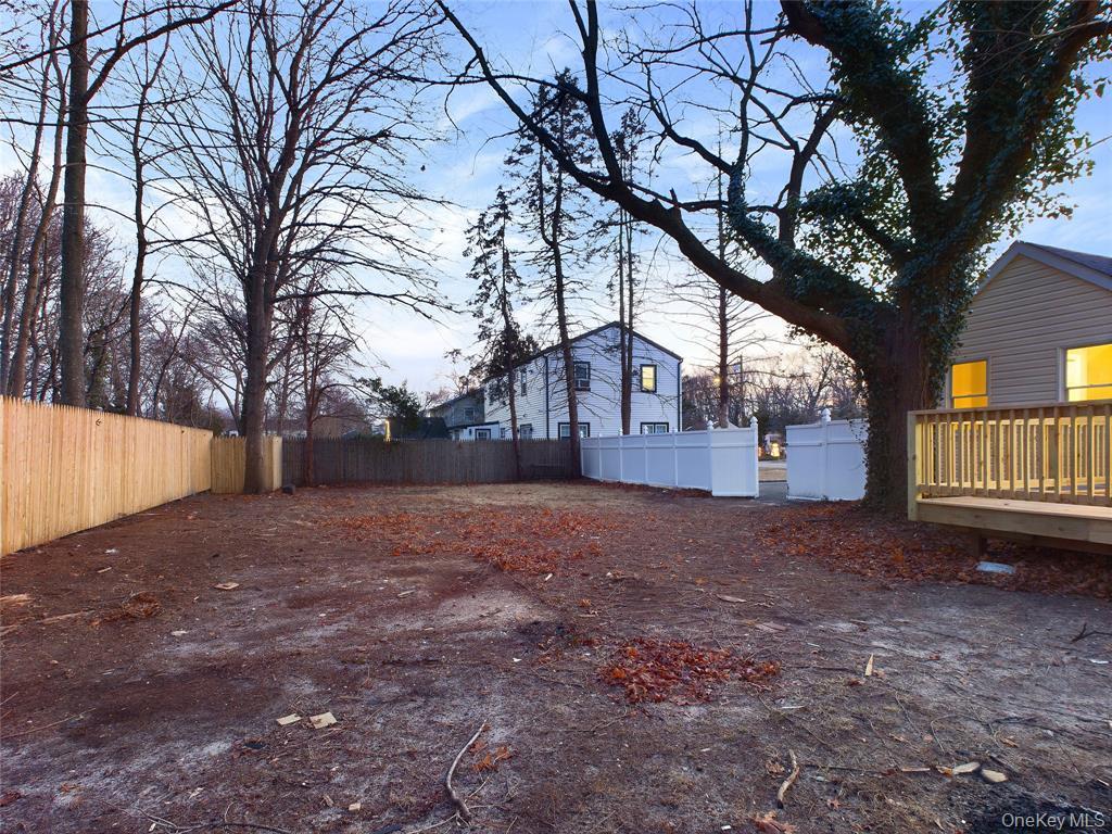 Single Family Clinton Suffolk County, NY 11772, MLS-939382-34